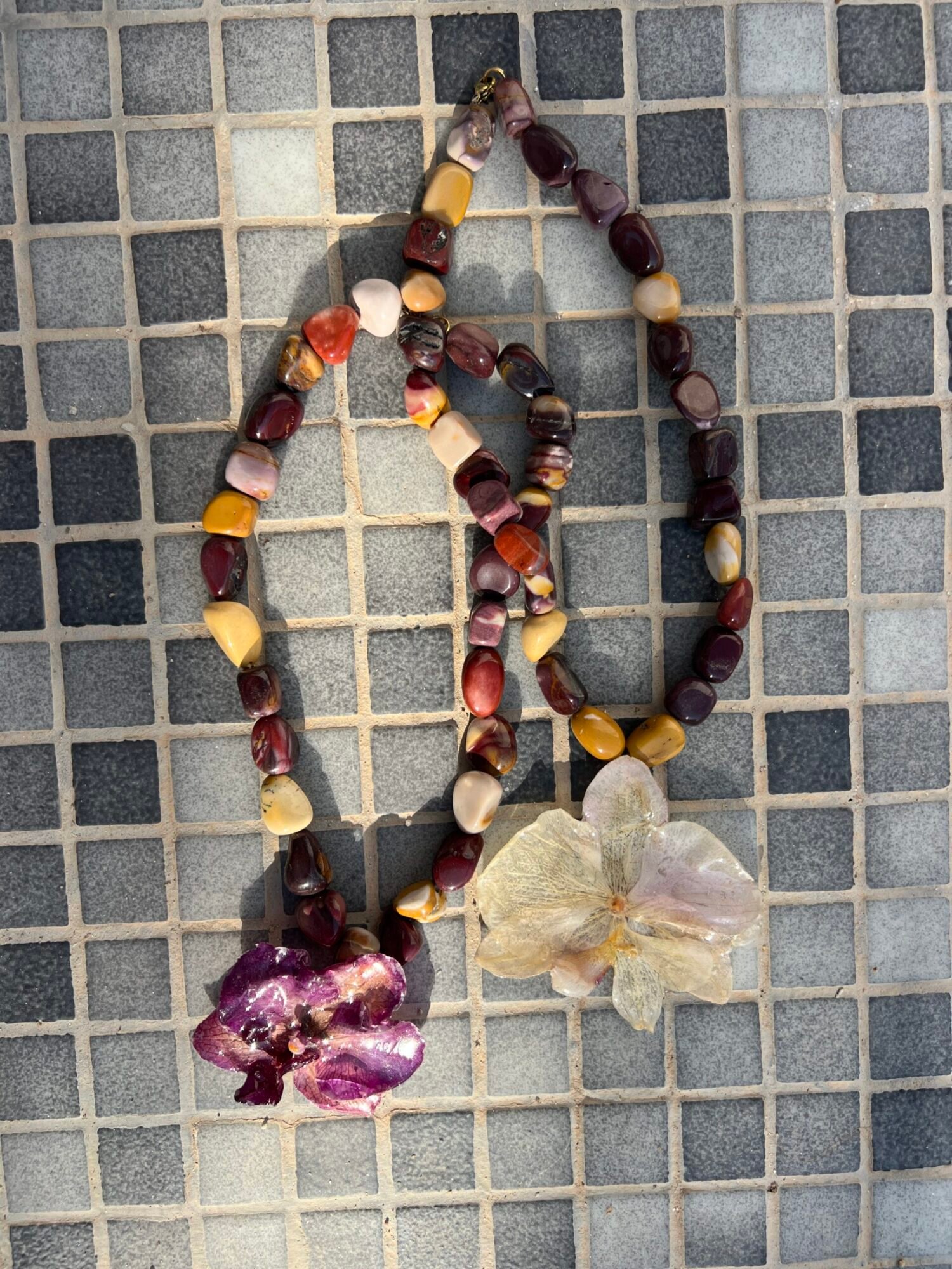 collar orquídeas artesanal